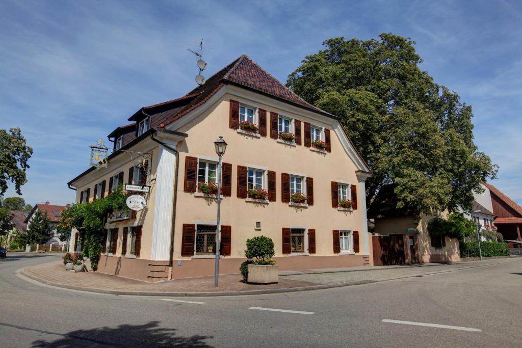 Gasthaus Zum Hirschen Oberrimsingen Εξωτερικό φωτογραφία